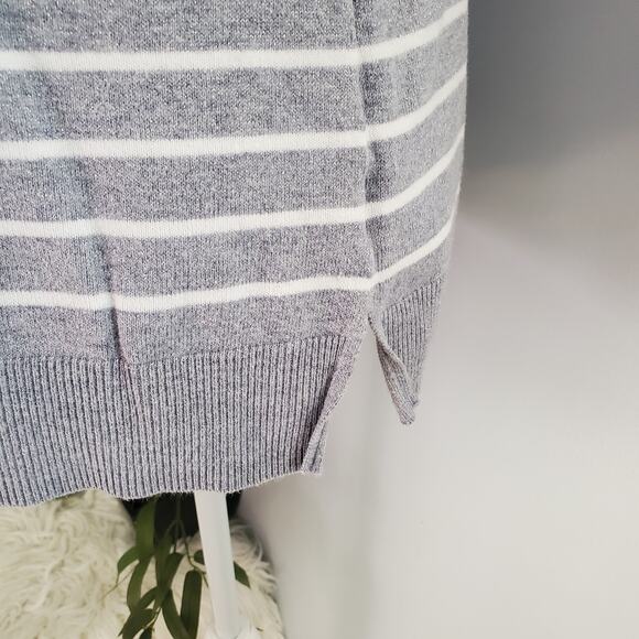 Old Navy Women's Striped Sweater Size L - Picture 3 of 6